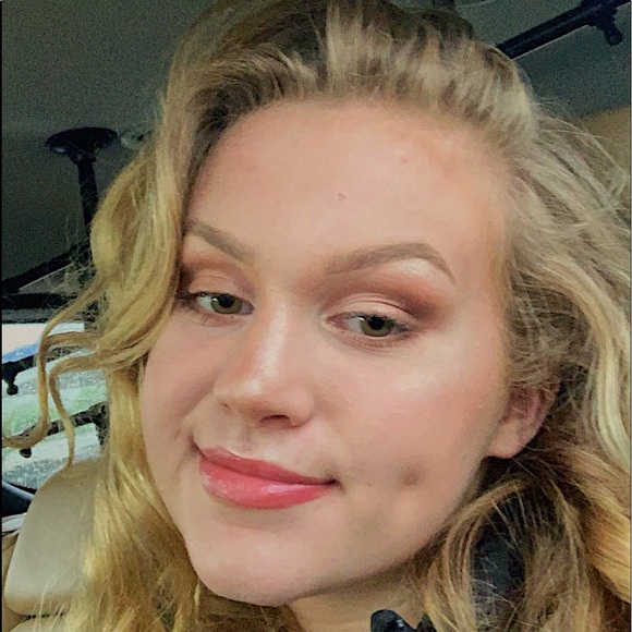 Meet your Posher, Aletheia - Picture 2 of 4